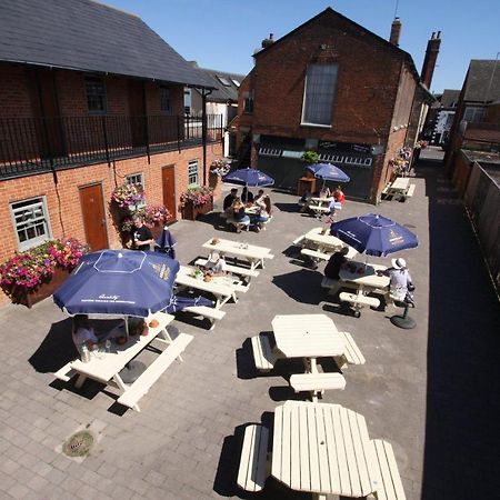 Отель The Angel In Wootton Bassett Ройал-Вуттон-Бассет Экстерьер фото