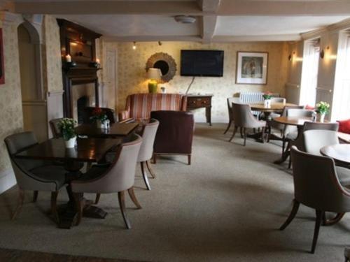 Отель The Angel In Wootton Bassett Ройал-Вуттон-Бассет Экстерьер фото
